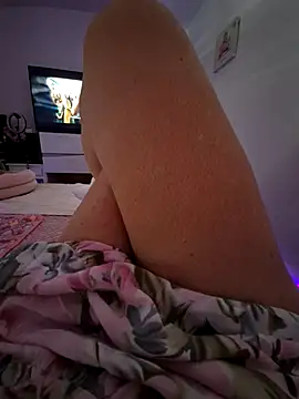 Snapshot of aubade246 chatting on October 18, 2025, 2:19 pm aubade246 online show from October 18, 2025, 2:19 pm