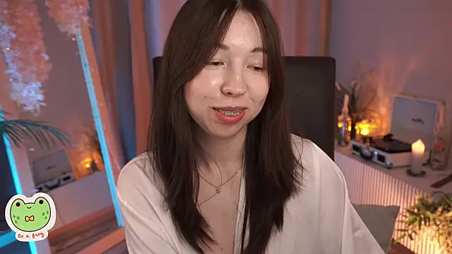 Snapshot of Sarah_Son chatting on March 9, 2025, 8:29 am Sarah Son online show from March 9, 2025, 8:29 am