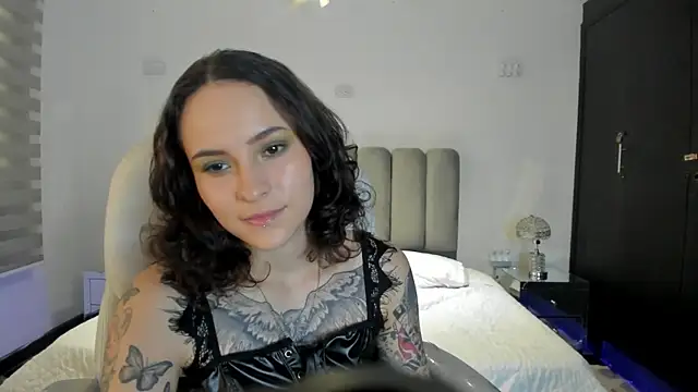 AnnyThompson  online show from February 17, 2026, 10:29 pm