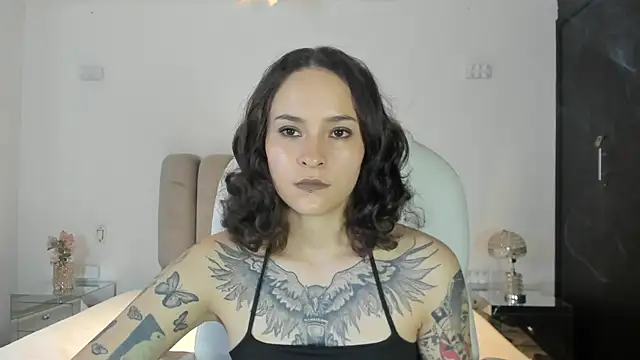 AnnyThompson  online show from February 16, 2026, 10:18 pm