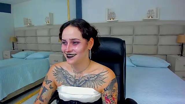 Snapshot of AnnyThompson_ chatting on October 31, 2025, 10:16 pm AnnyThompson online show from October 31, 2025, 10:16 pm