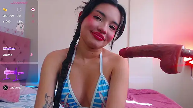 lauvelez   online show from April 14, 2026, 1:27 pm