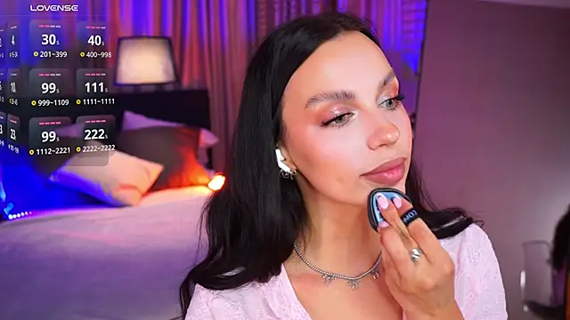 LunaNight online show from April 18, 2026, 8:42 pm