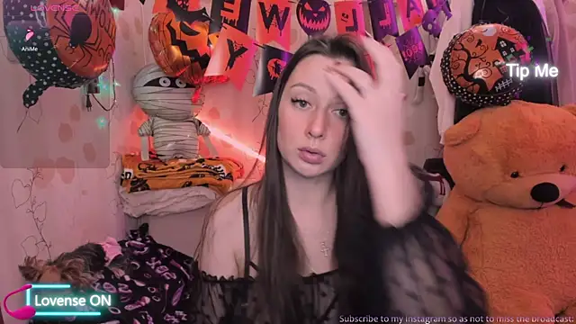 Snapshot of Lilly_Black88888 chatting on October 18, 2025, 6:32 pm Lilly Black88888 online show from October 18, 2025, 6:32 pm