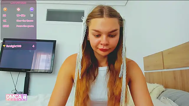 Snapshot of Molly_sweetie chatting on May 27, 2026, 6:32 am Molly sweetie online show from May 27, 2026, 6:32 am
