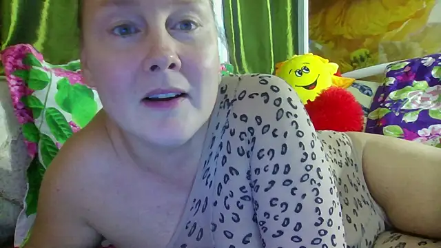 Snapshot of pussykroshka chatting on October 6, 2025, 11:11 am pussykroshka online show from October 6, 2025, 11:11 am