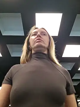 Miss    Mia  online show from December 17, 2025, 9:36 am