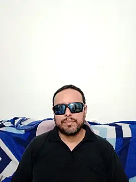 Snapshot of ElSunEagle chatting on May 4, 2026, 2:37 am ElSunEagle online show from May 4, 2026, 2:37 am