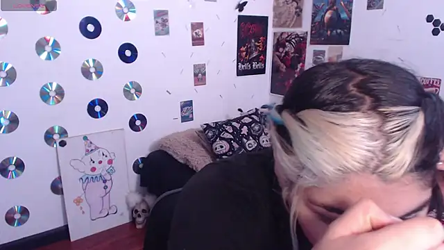 Snapshot of abril666 chatting on December 16, 2025, 3:27 pm abril666 online show from December 16, 2025, 3:27 pm