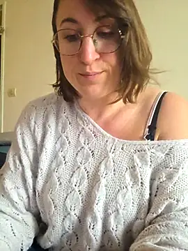 minierose online show from February 15, 2026, 12:04 pm