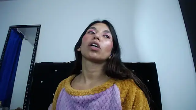 sweet skylove  online show from March 25, 2026, 10:52 pm