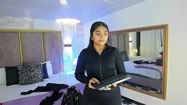 Snapshot of GiselOrtiz chatting on October 17, 2025, 10:29 am GiselOrtiz online show from October 17, 2025, 10:29 am