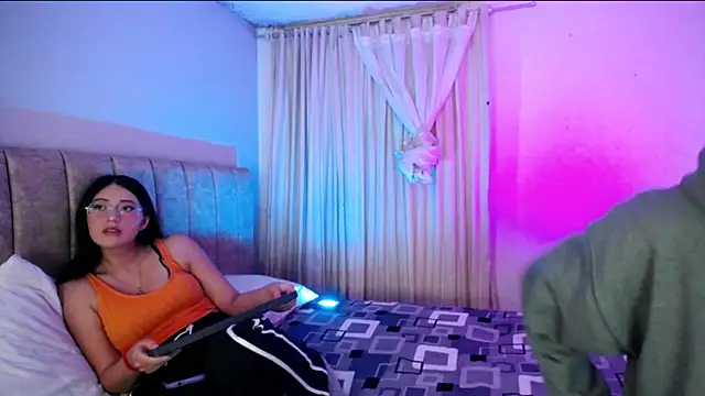 Pinkandyellowpokemon online show from March 25, 2026, 12:22 am