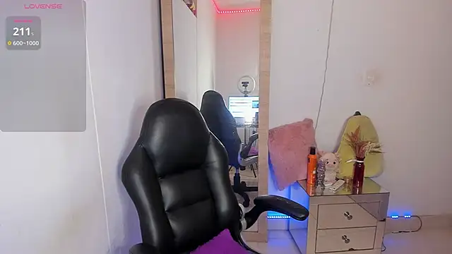 hellensexy online show from December 18, 2025, 9:51 pm