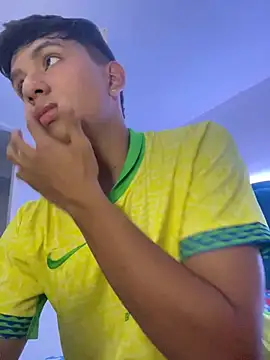 Leonarrrd 01 online show from March 10, 2025, 12:07 am