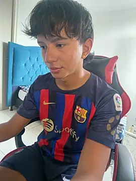 Leonarrrd 01 online show from December 4, 2025, 4:06 pm