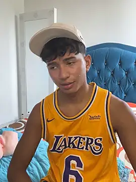 Leonarrrd 01 online show from October 4, 2025, 9:05 pm