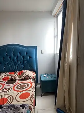 Leonarrrd 01 online show from October 19, 2025, 8:11 pm