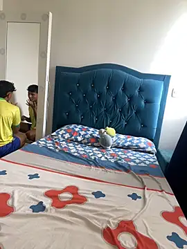 Leonarrrd 01 online show from September 23, 2025, 8:27 pm