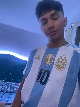 Leonarrrd 01 online show from March 19, 2025, 11:25 pm