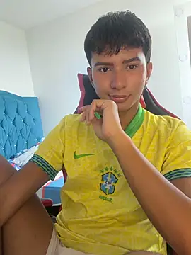 Leonarrrd 01 online show from December 16, 2025, 8:13 pm