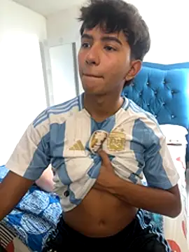 Leonarrrd 01 online show from October 21, 2025, 8:08 pm