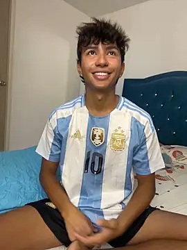 Leonarrrd 01 online show from September 20, 2025, 11:32 pm