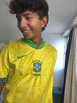 Leonarrrd 01 online show from September 19, 2025, 10:14 pm