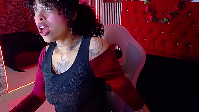 miahernadez303av online show from January 13, 2026, 4:27 am