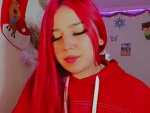 Snapshot of madisonx17 chatting on December 21, 2025, 11:38 pm madisonx17 online show from December 21, 2025, 11:38 pm