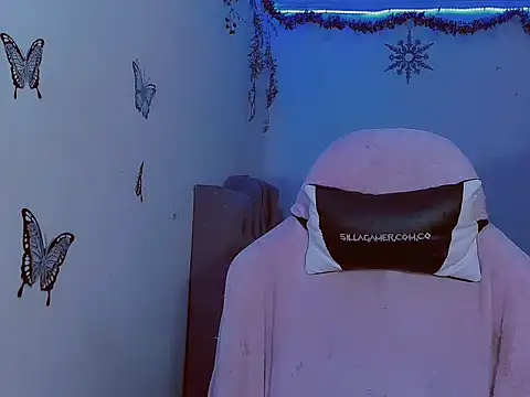 Snapshot of madisonx17 chatting on February 12, 2026, 10:53 pm madisonx17 online show from February 12, 2026, 10:53 pm