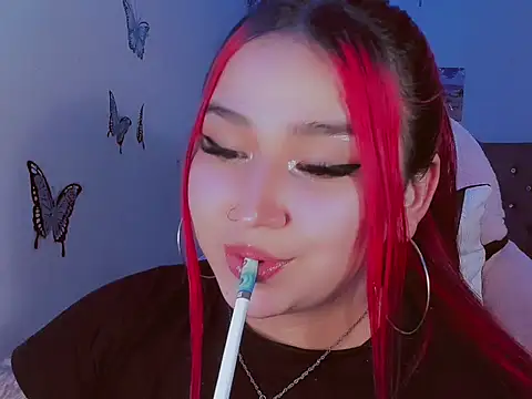 Snapshot of madisonx17 chatting on February 27, 2026, 2:23 am madisonx17 online show from February 27, 2026, 2:23 am