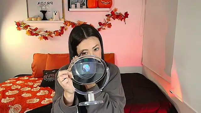 lilyy evanss online show from October 4, 2025, 11:50 pm