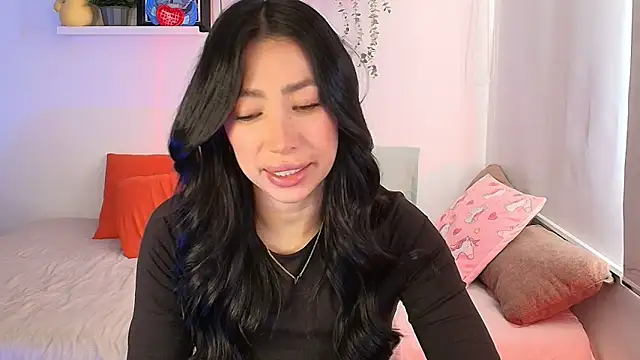 lilyy evanss online show from April 8, 2026, 10:00 pm