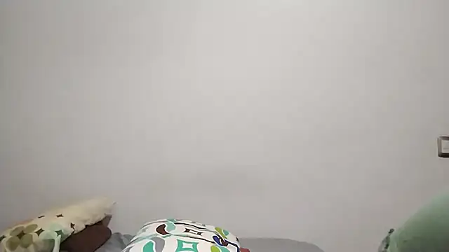 Snapshot of Luna-e-Franco1 chatting on February 10, 2026, 11:59 pm Luna-e-Franco1 online show from February 10, 2026, 11:59 pm