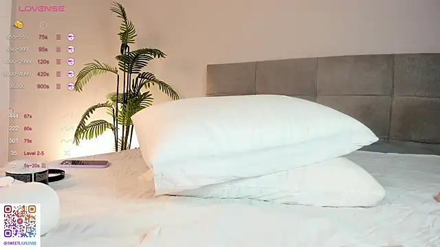 MargaretFlores online show from October 30, 2025, 6:12 am