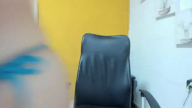 Snapshot of rousse_sexyandhot chatting on November 27, 2025, 1:06 am rousse sexyandhot online show from November 27, 2025, 1:06 am