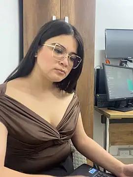 CamilaSofiia online show from October 4, 2025, 7:37 pm