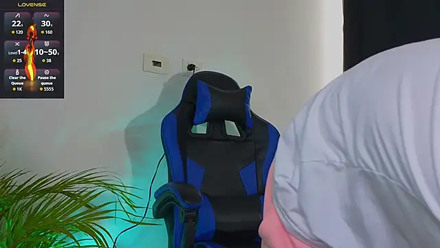 Snapshot of EdwardRoss_ chatting on November 2, 2025, 8:36 pm EdwardRoss online show from November 2, 2025, 8:36 pm