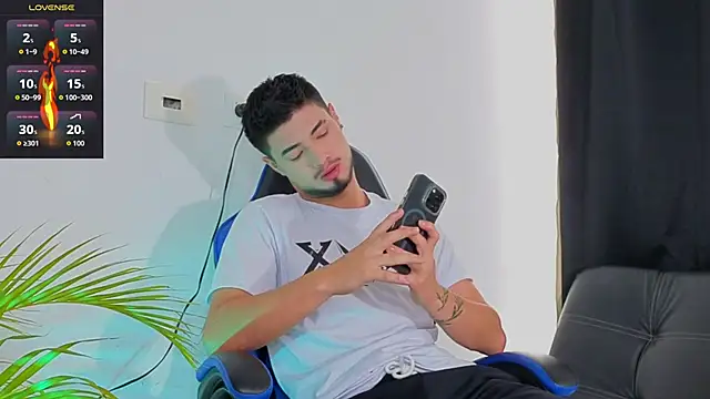 Snapshot of EdwardRoss_ chatting on November 29, 2025, 8:42 pm EdwardRoss online show from November 29, 2025, 8:42 pm