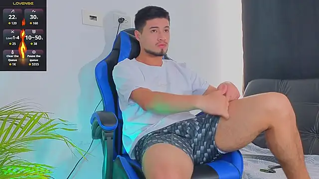 Snapshot of EdwardRoss_ chatting on October 30, 2025, 7:44 pm EdwardRoss online show from October 30, 2025, 7:44 pm