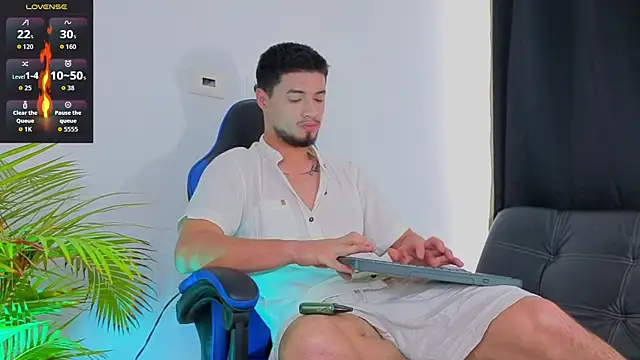 Snapshot of EdwardRoss_ chatting on November 15, 2025, 8:57 pm EdwardRoss online show from November 15, 2025, 8:57 pm