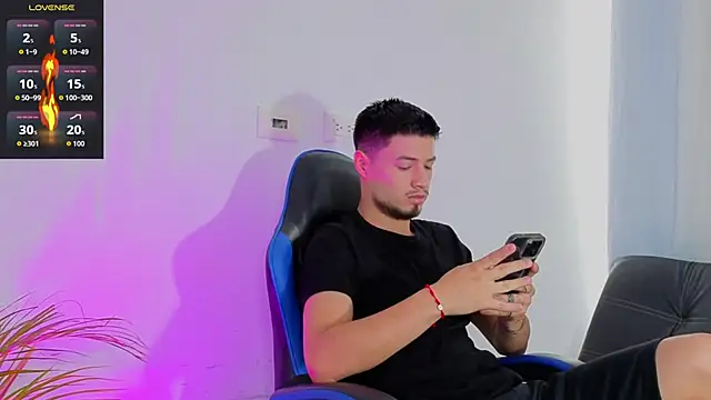 EdwardRoss  online show from January 14, 2026, 7:50 pm