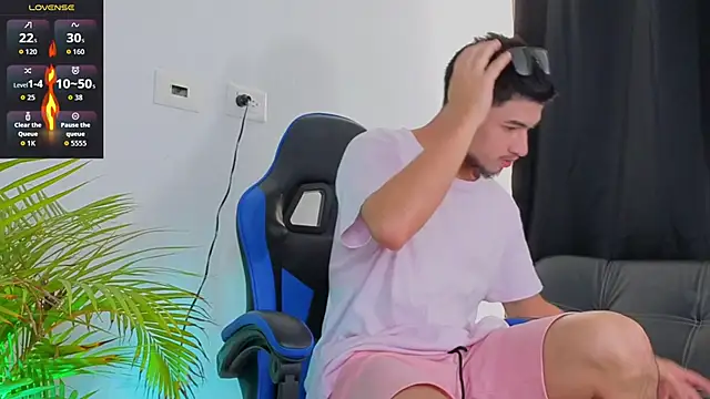 Snapshot of EdwardRoss_ chatting on November 17, 2025, 7:18 pm EdwardRoss online show from November 17, 2025, 7:18 pm