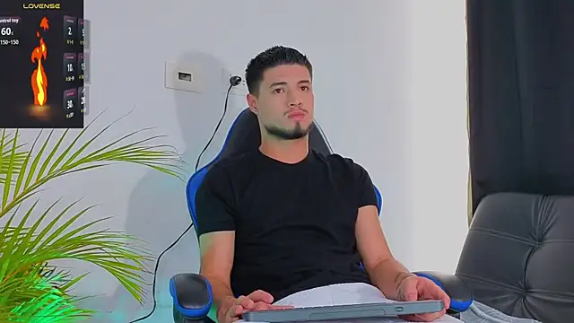 Snapshot of EdwardRoss_ chatting on November 10, 2025, 7:41 pm EdwardRoss online show from November 10, 2025, 7:41 pm