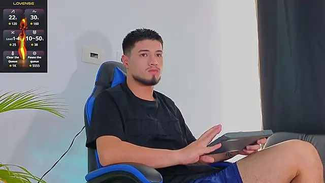 Snapshot of EdwardRoss_ chatting on November 5, 2025, 6:55 pm EdwardRoss online show from November 5, 2025, 6:55 pm