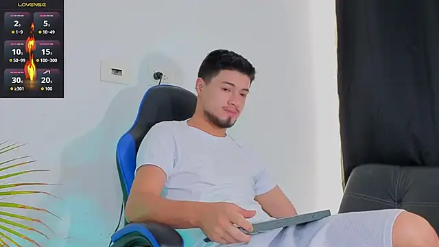 Snapshot of EdwardRoss_ chatting on December 3, 2025, 8:08 pm EdwardRoss online show from December 3, 2025, 8:08 pm