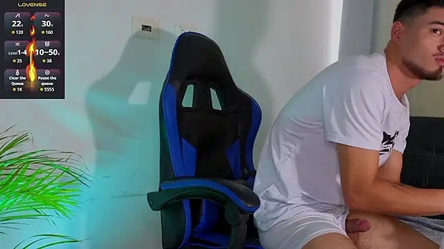 EdwardRoss  online show from February 2, 2026, 10:09 pm