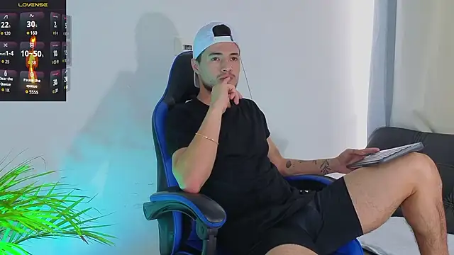 EdwardRoss  online show from February 25, 2026, 8:19 pm