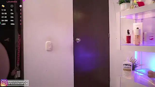 Snapshot of crystalcherr chatting on October 12, 2025, 2:40 pm crystalcherr online show from October 12, 2025, 2:40 pm